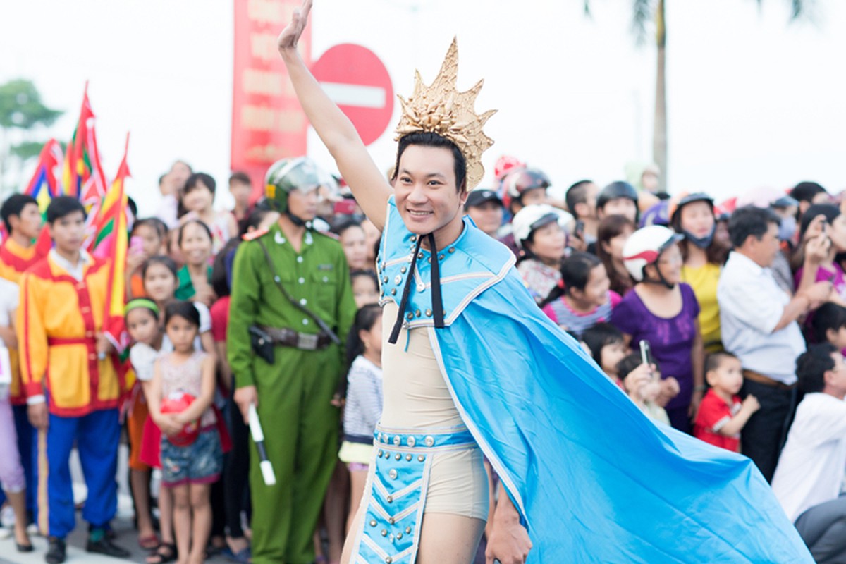 Pham Huong long lay tai Carnaval duong pho Quang Binh-Hinh-7